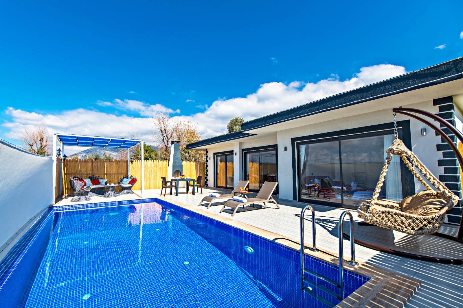 Kaş Üzümlü'de Balayı Çiftlerine Uygun, Özel Havuzlu, Kiralık Villa