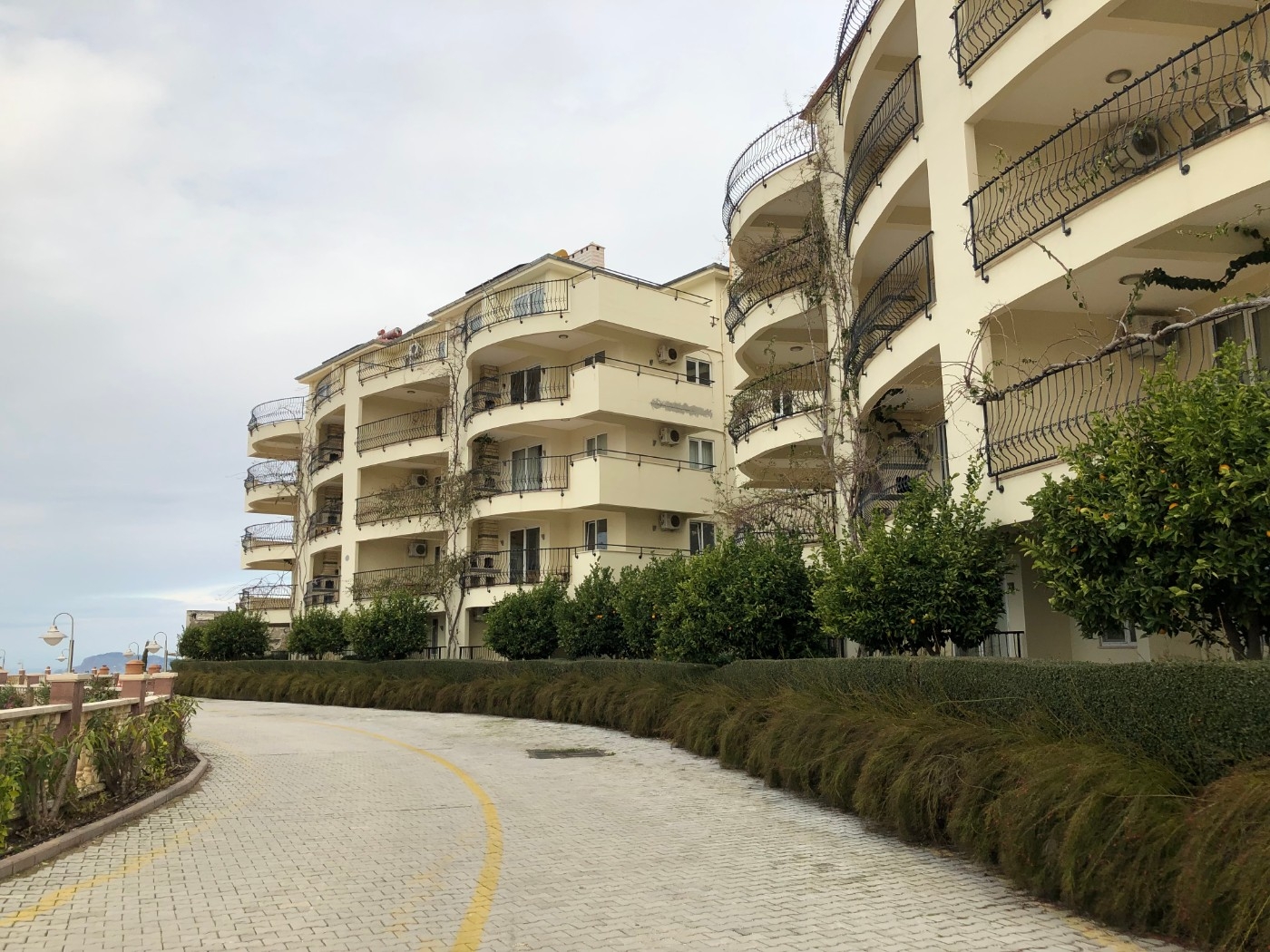 Alanya'da Tesis İçerisinde, Ücretsiz Aqua Parklı, Lüks 3+1 Tatil Evi