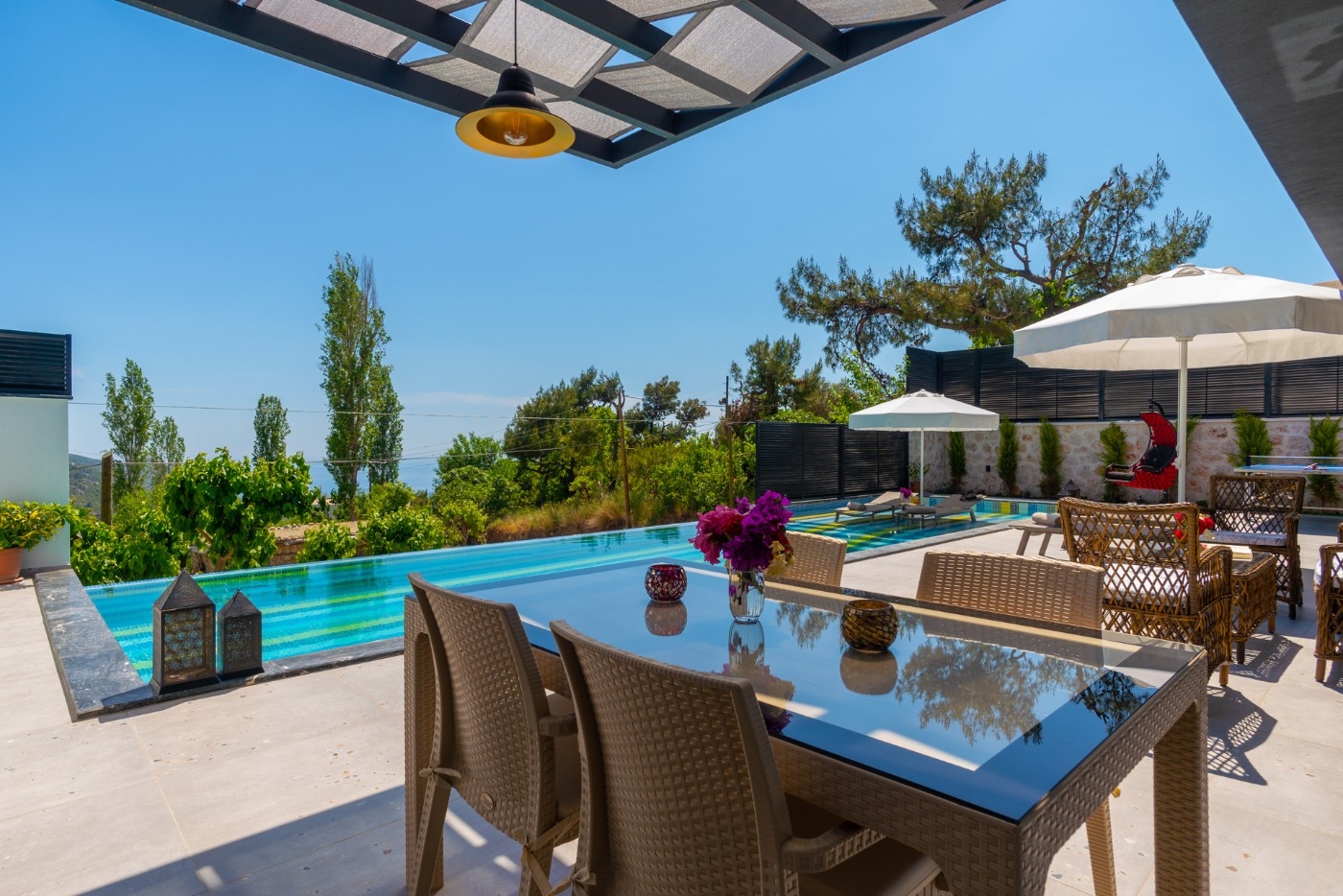 Kalkan İslamlar'da Ultra Lüks, Sonsuzluk Havuzlu, Sinema Odalı Villa