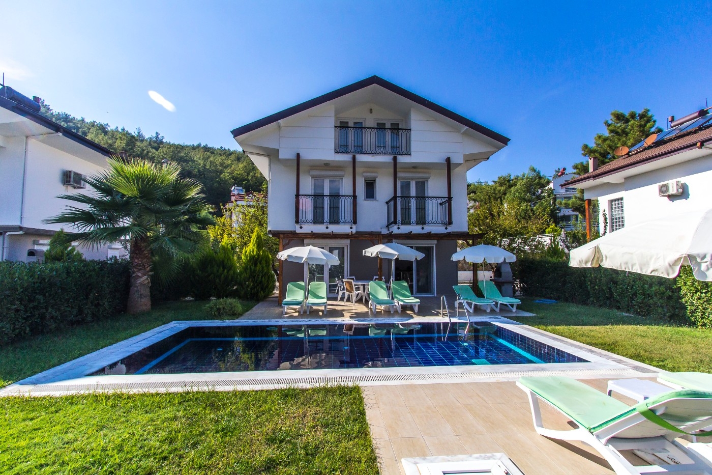 Fethiye Ölüdeniz'de Denize ve Plaja Yakın, Özel Havuzlu, Bahçeli Villa