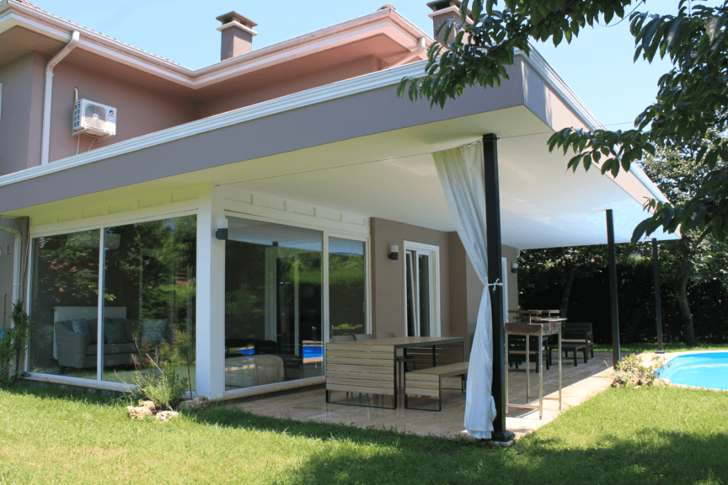 Sapanca Kırkpınar'da Yemyeşil Bahçeli, Özel Havuzlu, Modern Villa