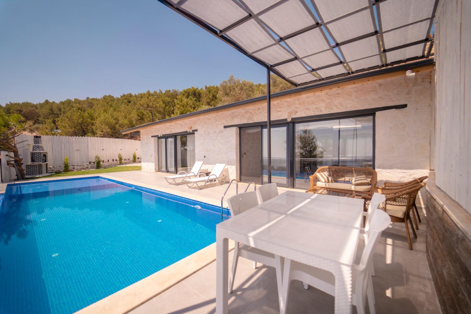 Kaş İslamlar'da Yemyeşil Doğada, Isıtma Havuzlu, Balayı Villası-24054