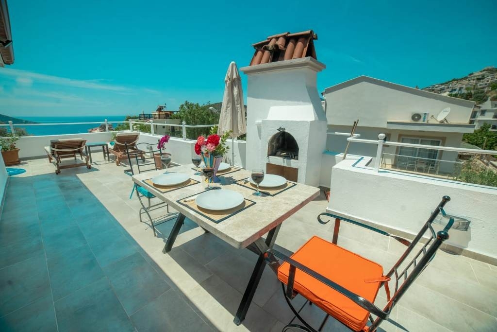 Kaş Kalkan'da Merkeze ve Denize Yakın, Jakuzili, 2 Kişilik Suit