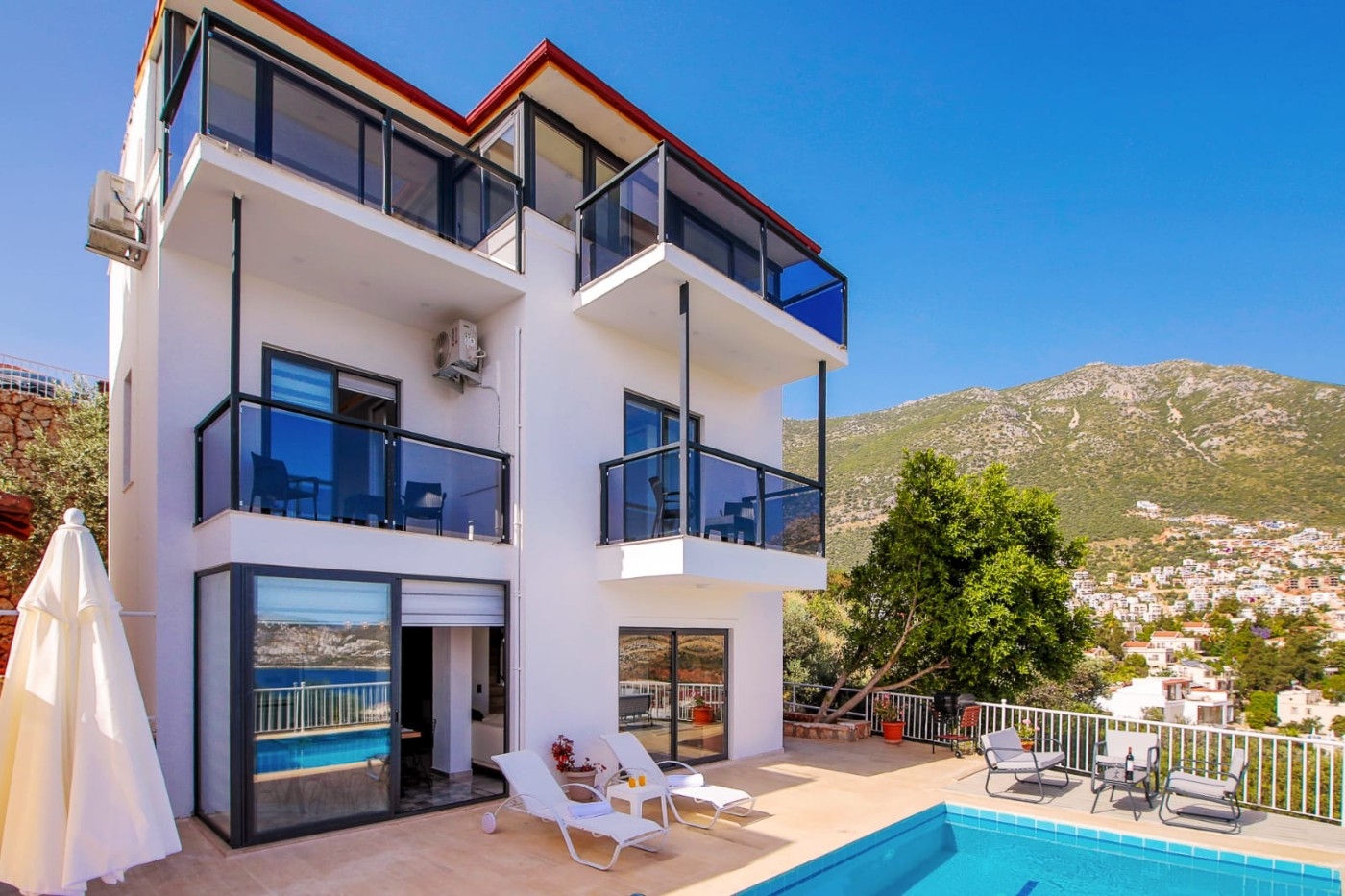Kaş Kalkan'da Denize ve Merkeze Yakın, Özel Havuzlu, Şık Villa