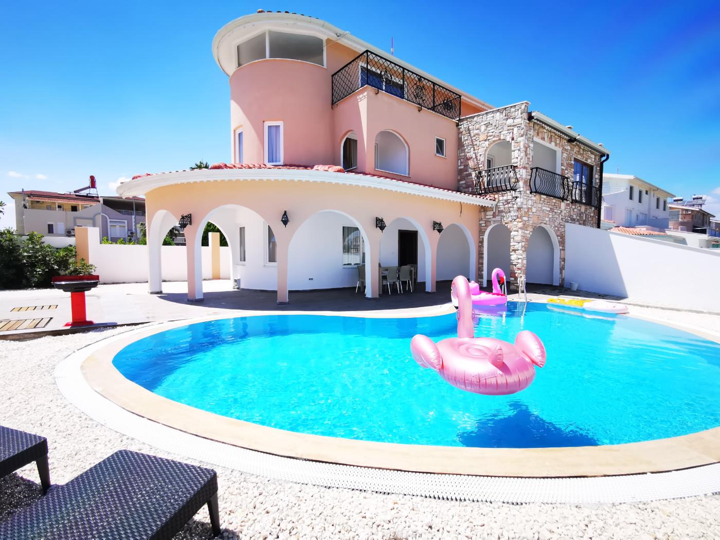 Serik Kadriye'de Enfes Mimariye Sahip, Özel Havuzlu, Modern Villa-20411