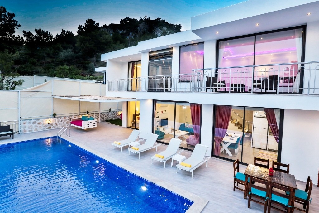 Kaş İslamlar'da Sakin Konumda, Özel Havuzlu, Jakuzili, Şık Villa