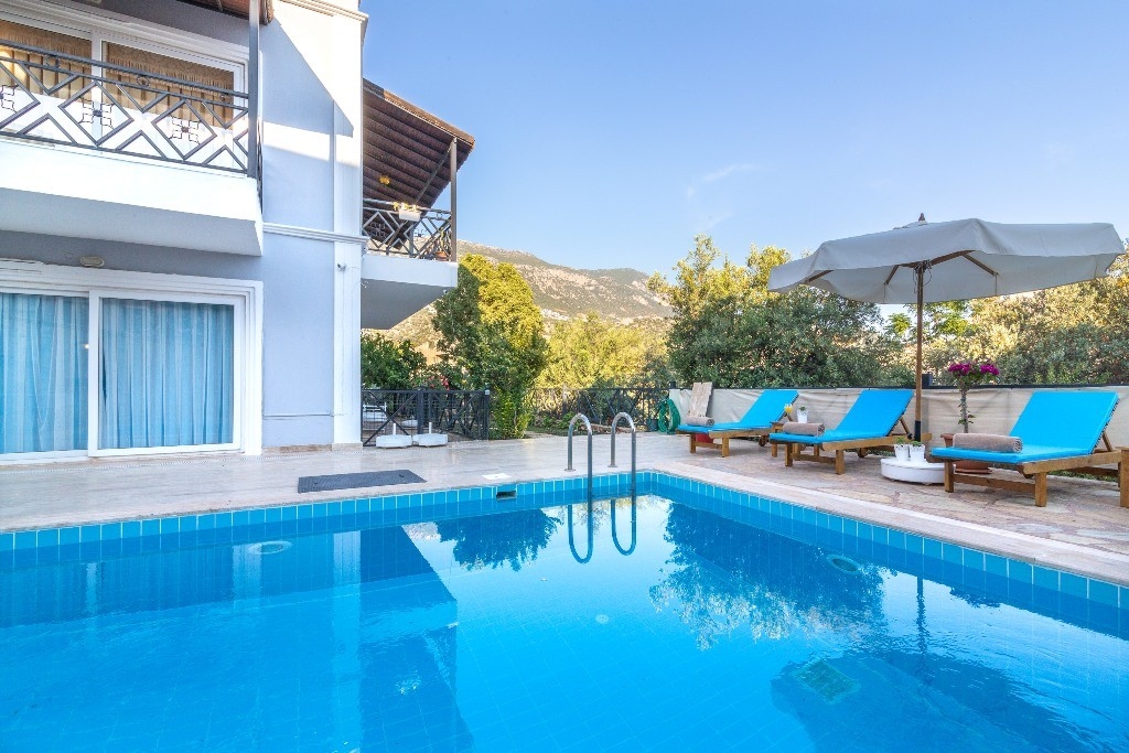 Kalkan'da Merkeze Yürüyüş Mesafesinde, Ortak Havuzlu, Kiralık Suit