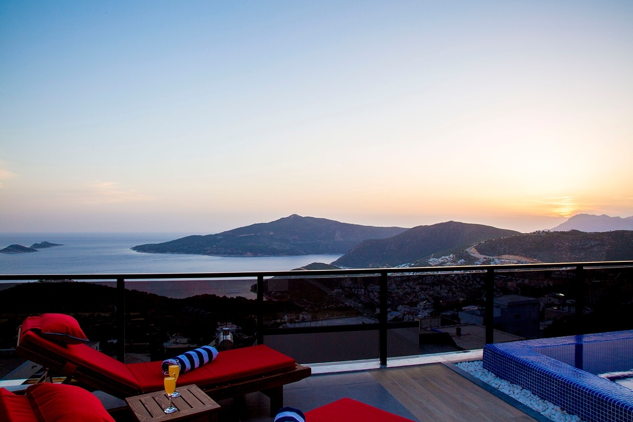 Kaş Bezirgan'da Balayı Çiftlerine Uygun, Özel Havuzlu, Modern Villa