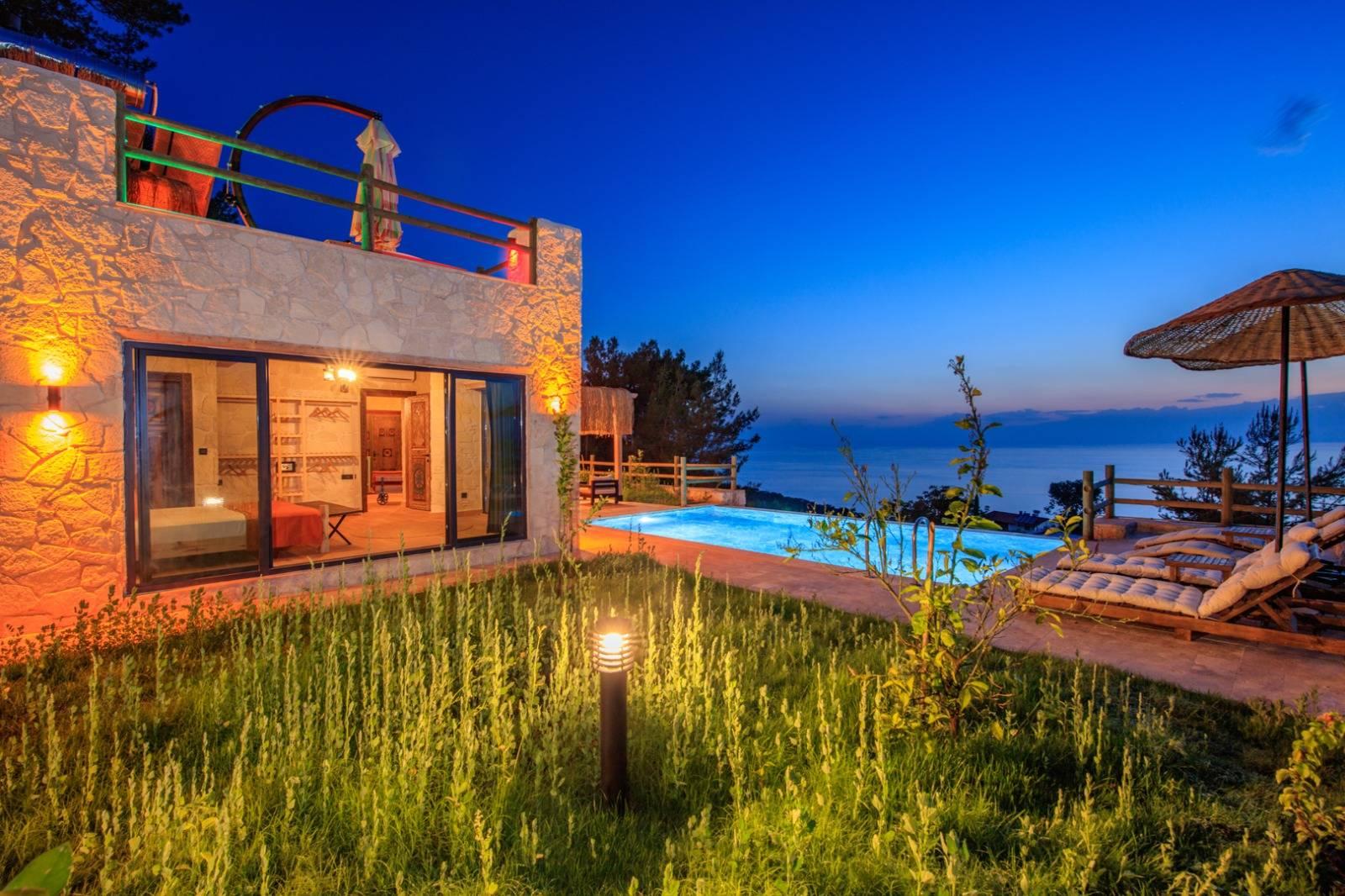 Fethiye Faralya'da Panaromik Deniz Manzaralı, Nezih Konumda, Şık Villa-27838
