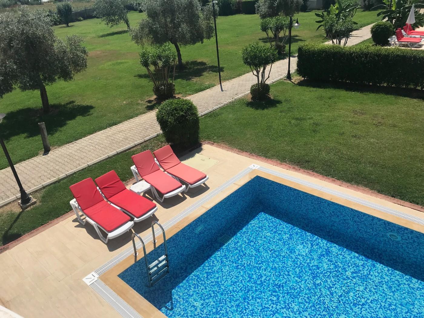 Antalya Serik'te Site İçerisinde, Özel Havuzlu, Geniş Bahçeli Villa-21665