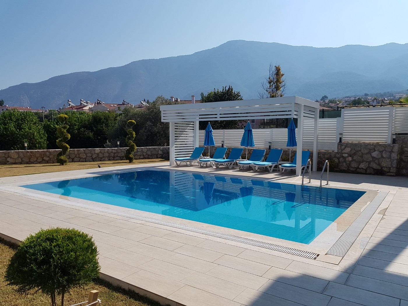Fethiye Ölüdeniz'de Elverişli Konumda, Özel Havuzlu, Modern Villa