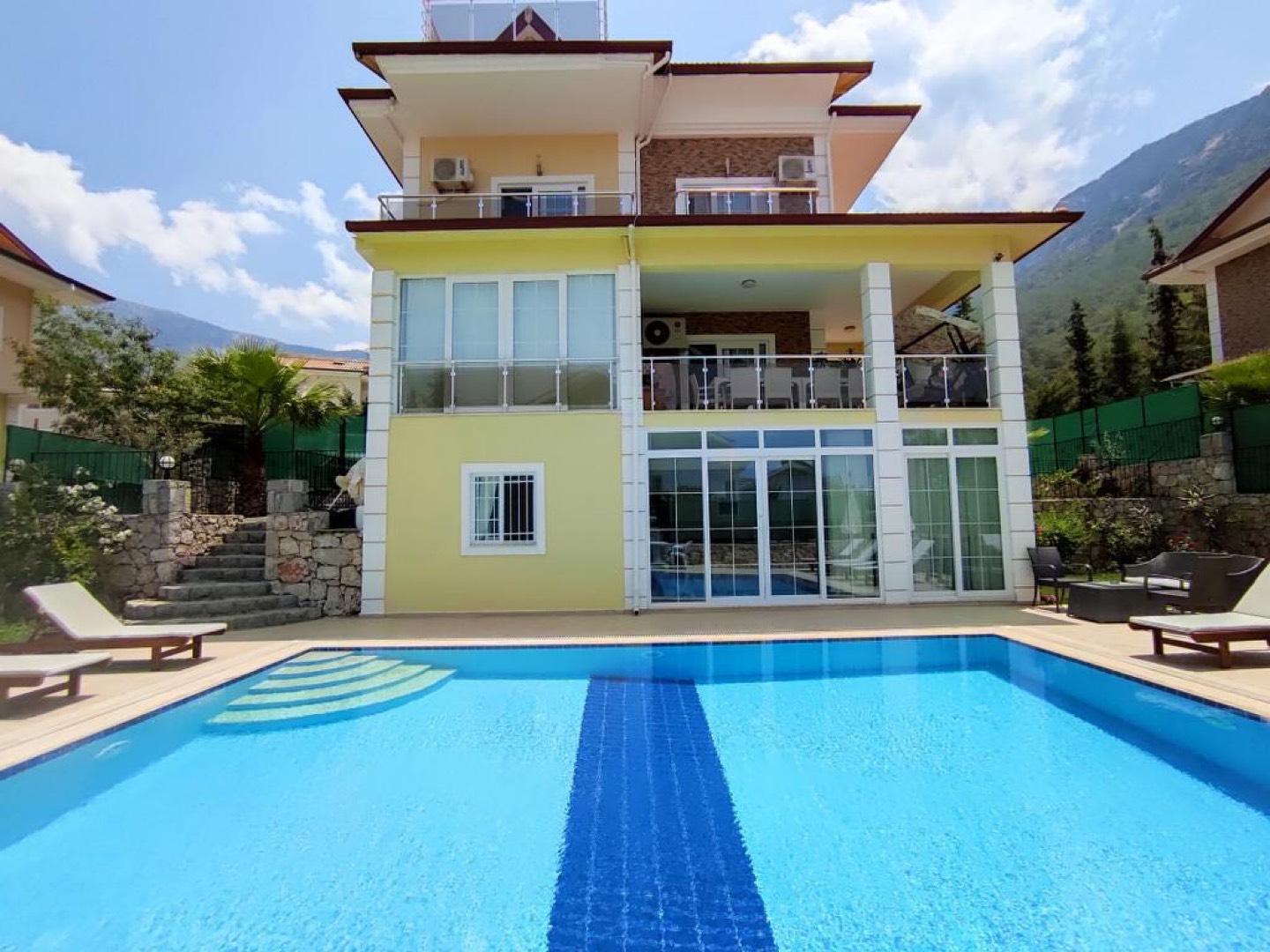 Fethiye Ölüdeniz'de Doğa İçerisinde, Enfes Tasarımlı, Şık Villa-27092