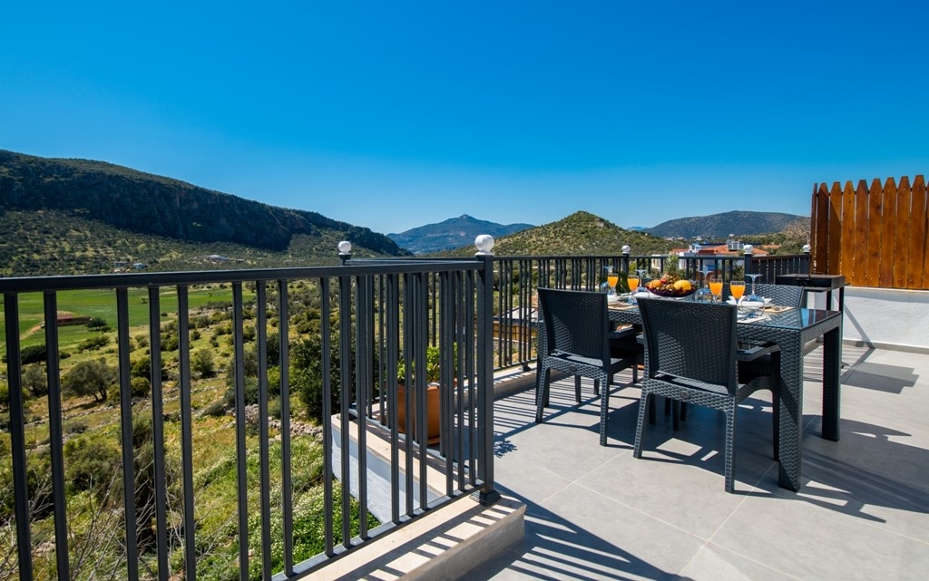 Kalkan Ulugöl'de Merkeze Yakın, Doğa Manzaralı, Lüks Tatil Evi