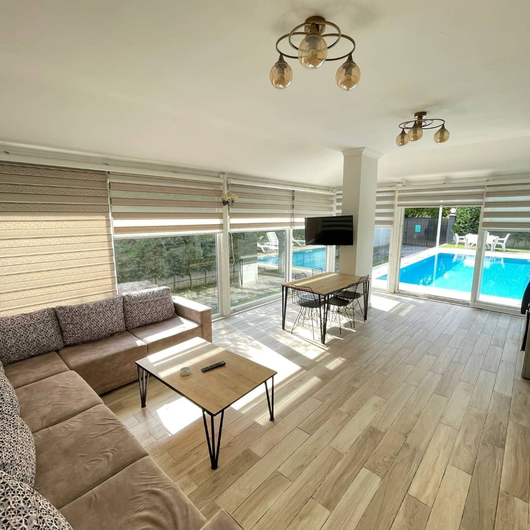 Sapanca Kırkpınar'da Geniş Bahçeli, Özel Havuzlu, 4+1 Kiralık Villa