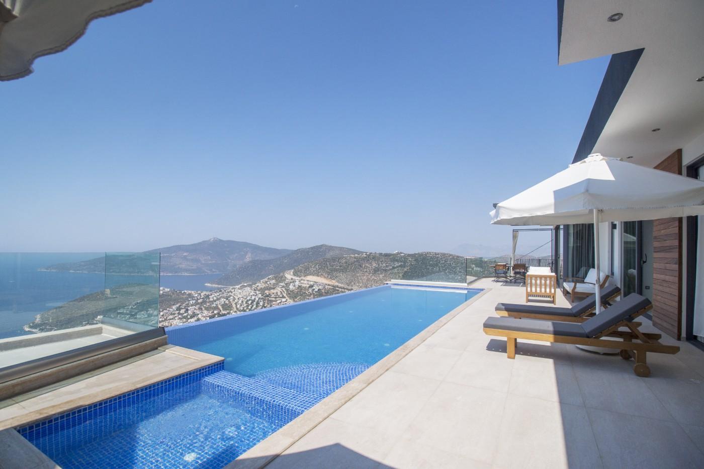 Kaş Bezirgan'da Deniz Manzaralı, Sonsuzluk Havuzlu, Jakuzili Villa-12400