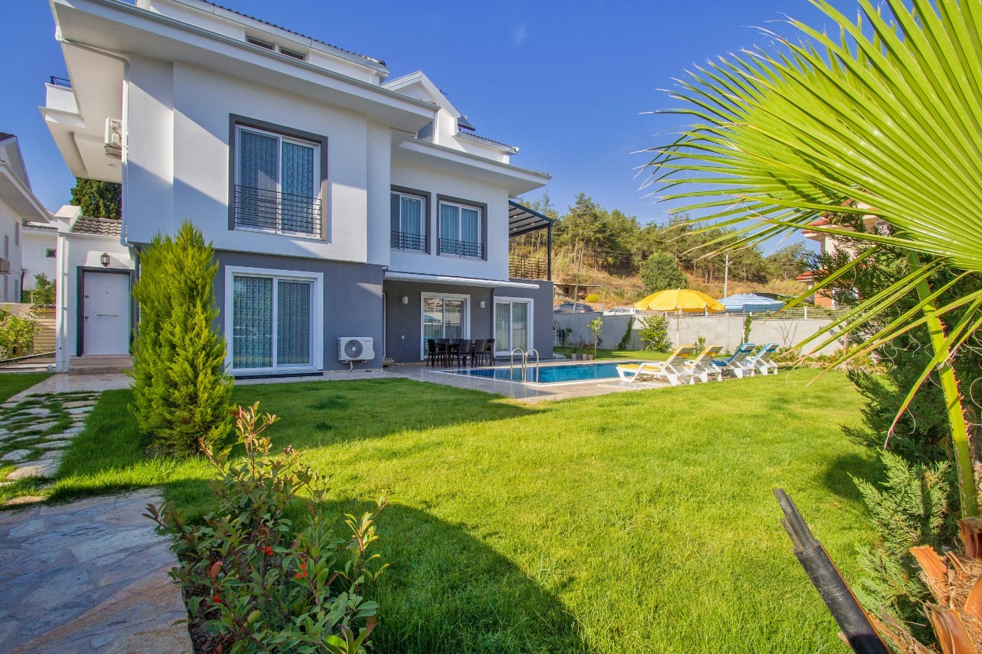 Fethiye Foça'da Büyük Bahçe İçerisinde, Özel Havuzlu, Kiralık Villa