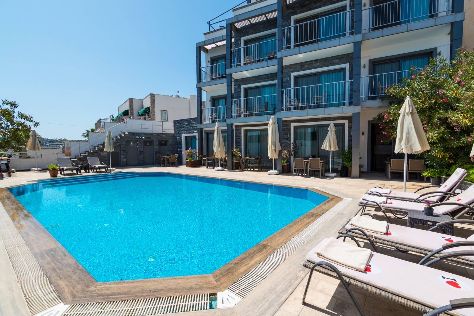 Bodrum Gümbet'te Havuz Manzaralı, Denize Yakın, Kiralık Suit-14434