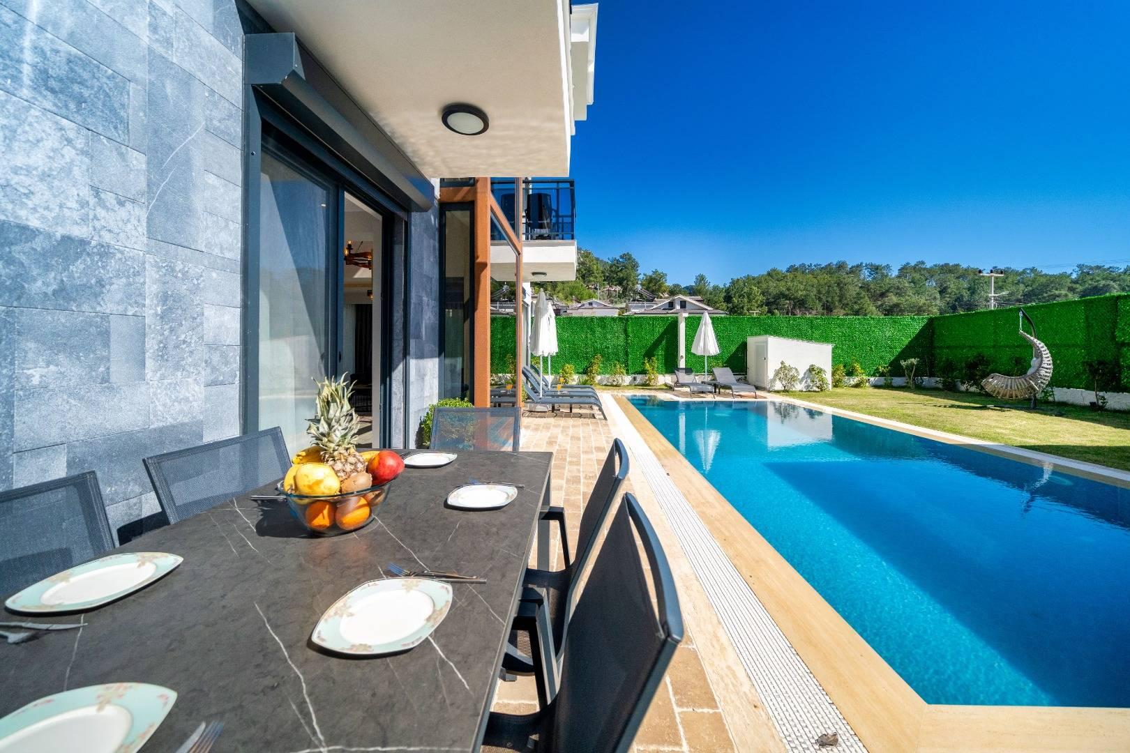 Fethiye Göcek'te Geniş Alanlara Sahip, Özel Havuzlu, Modern Villa-30731