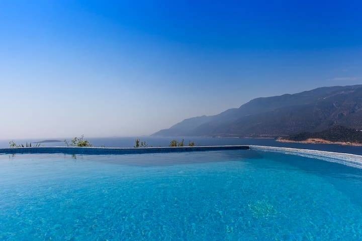 Kaş Andifli'de Muhteşem Deniz Manzaralı, Özel Havuzlu, Keyifli Villa