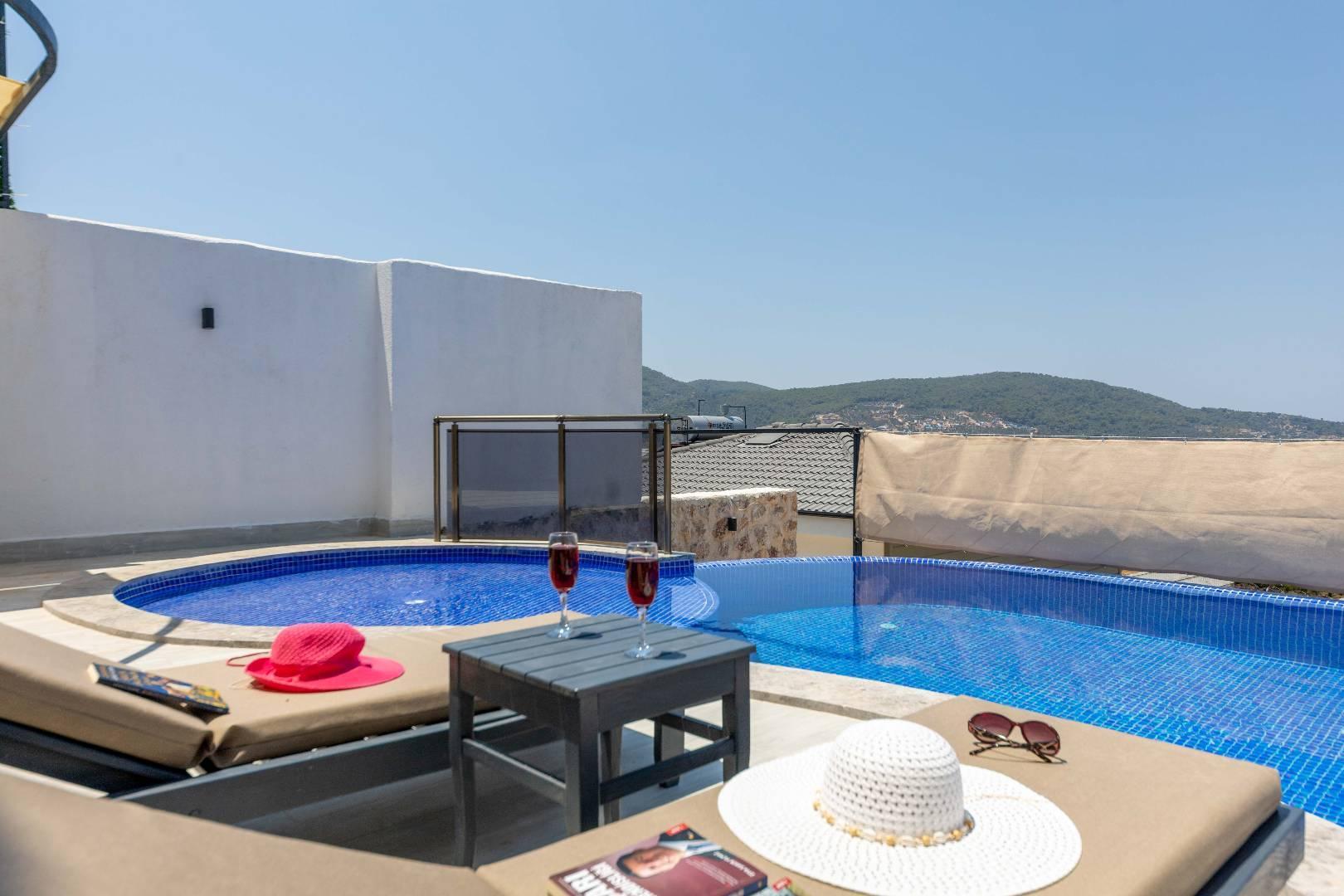 Kaş Yeşilköy'de Doğa Manzaralı, Özel Havuzlu, Kiralık Villa-28779