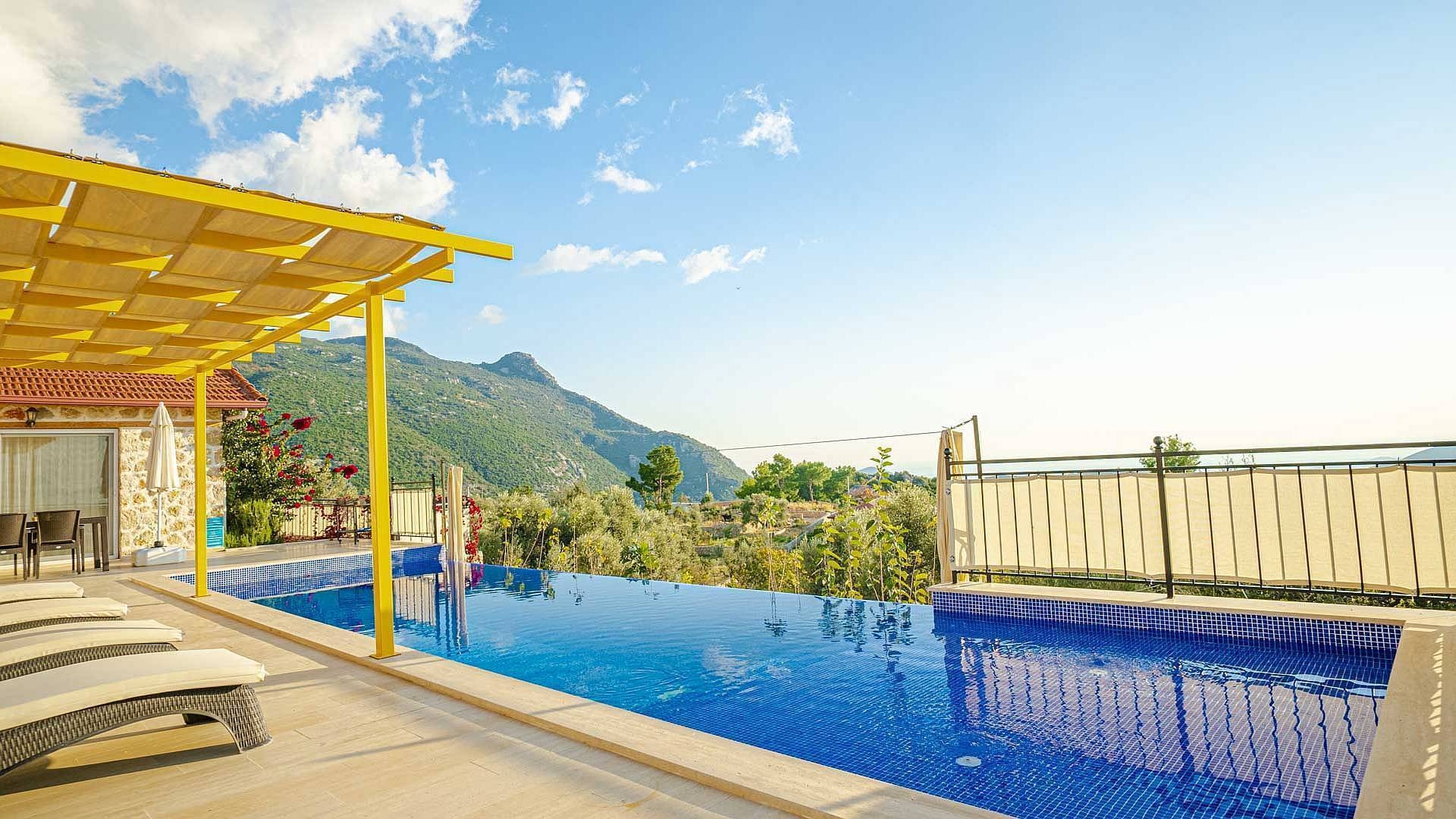Kaş İslamlar'da Doğanın Kalbinde, Özel Havuzlu, Konforlu Villa
