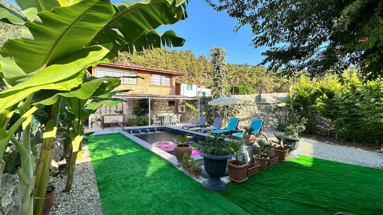 Fethiye Faralya'da Yeşillikler İçerisinde, Özel Havuzlu, Ahşap Villa