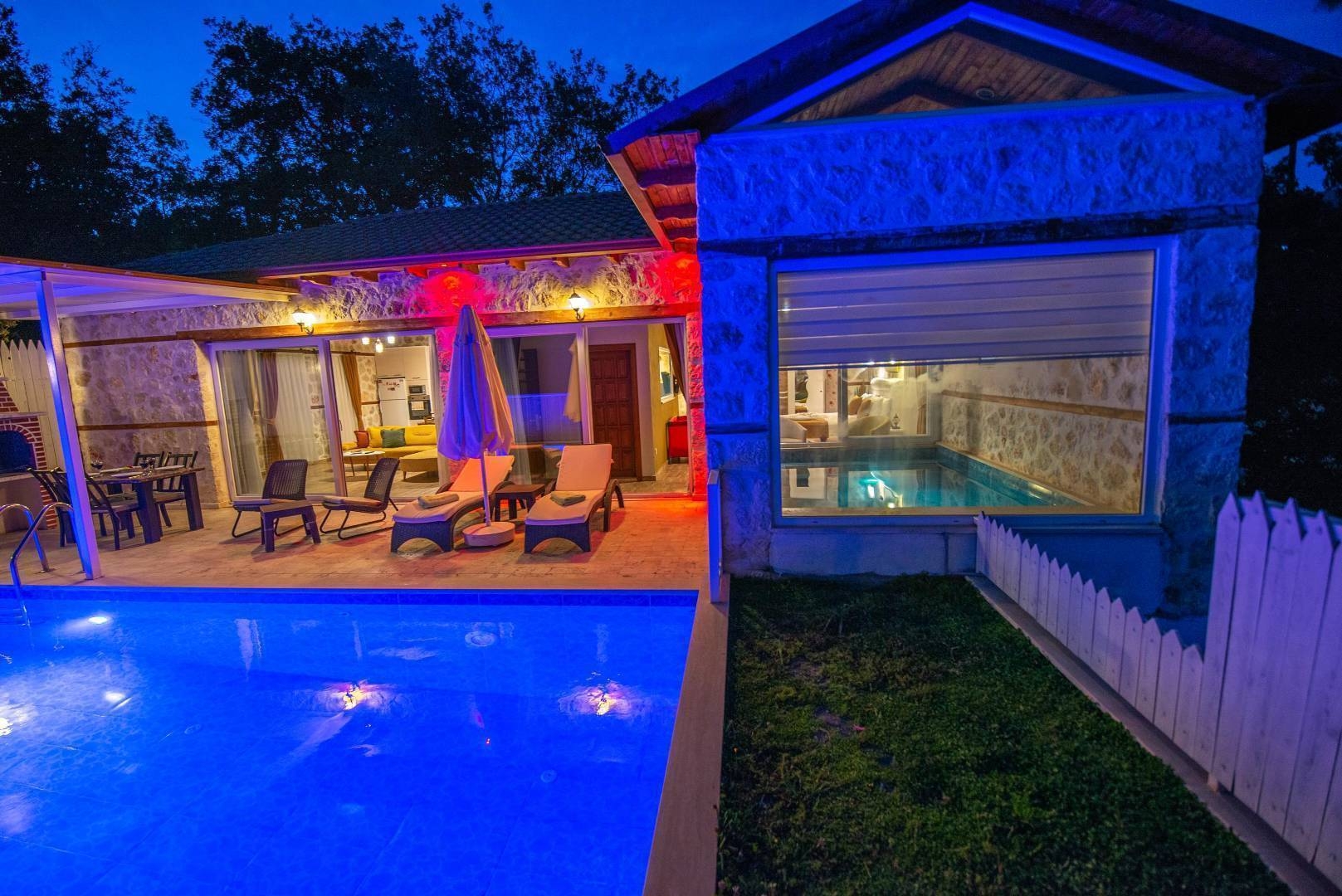 Kalkan İslamlar'da Doğa ve Deniz Manzaralı, Özel Havuzlu, Şık Villa