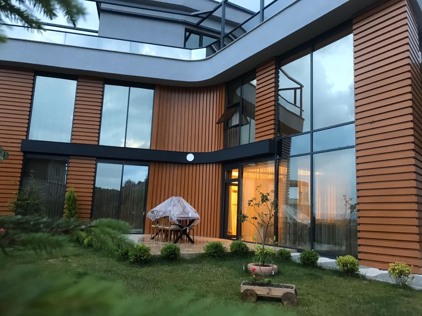 Sapanca'da Göl Manzaralı, Özel Havuzlu, Bahçeli Villa