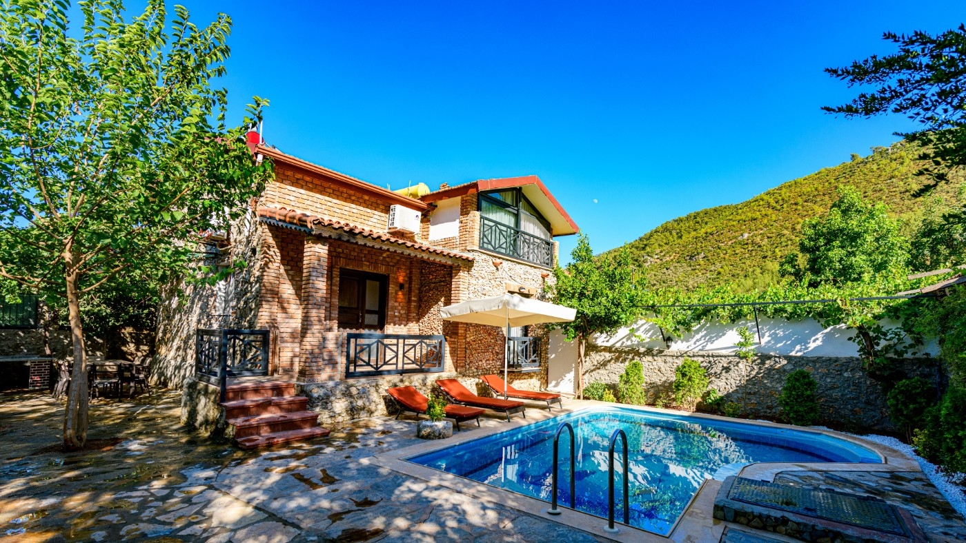Fethiye Kayaköy'de Tarihi Rum Evleri Manzaralı, Bahçeli Villa