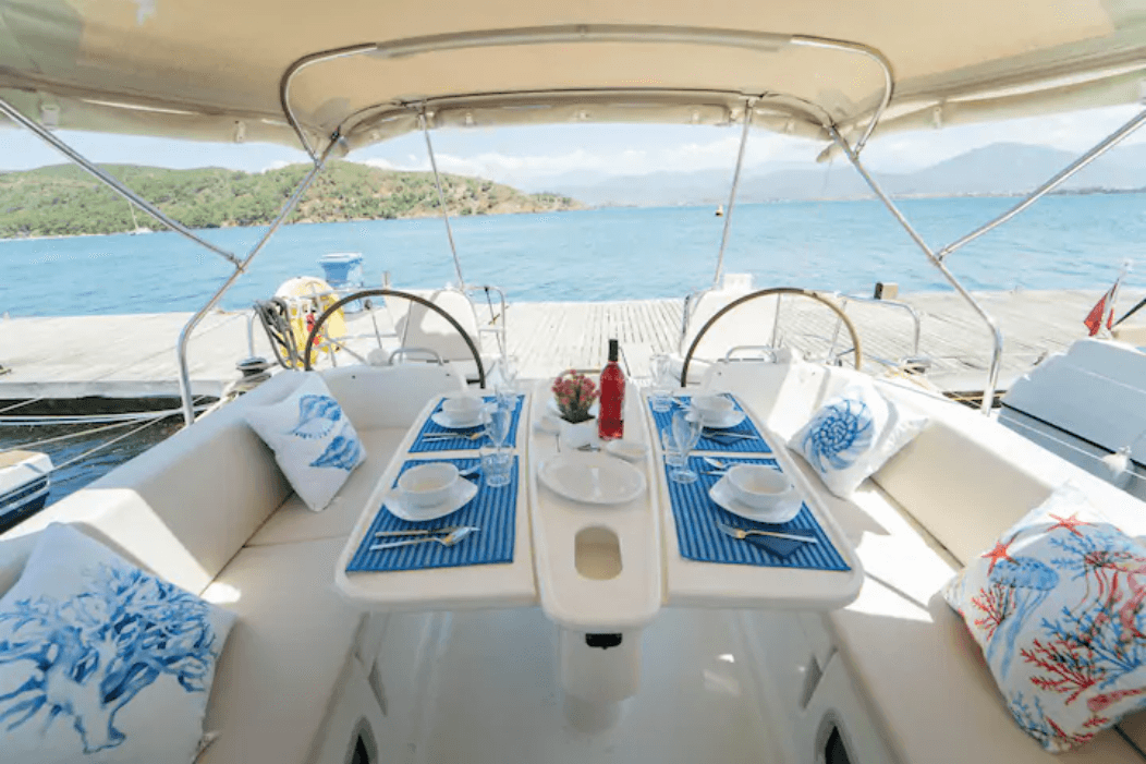 Fethiye'de Benzersiz Bir Konaklama Deneyimi Sunan, Kiralık Yelkenli