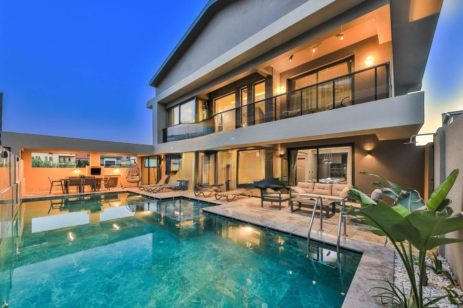 Fethiye Akarca'da Merkeze Yakın, Özel Havuzlu, 8 Kişilik Villa-42104