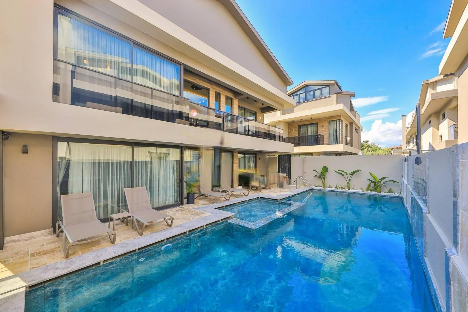 Fethiye Akarca'da Merkeze Yakın, Özel Havuzlu, 8 Kişilik Villa-42104