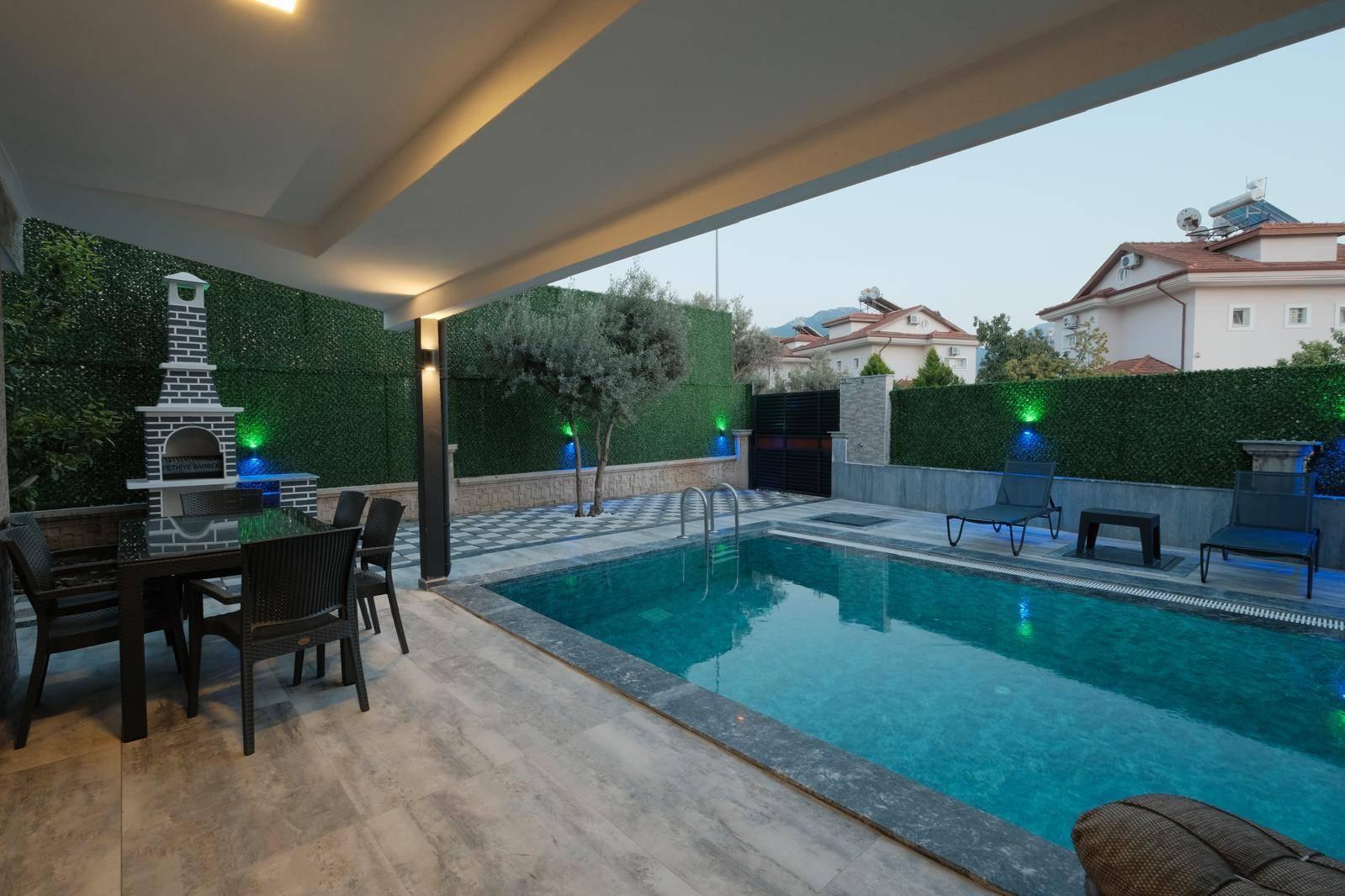 Muğla Fethiye'de Merkezi Konumda, Özel Havuzlu, Konforlu Villa-43244
