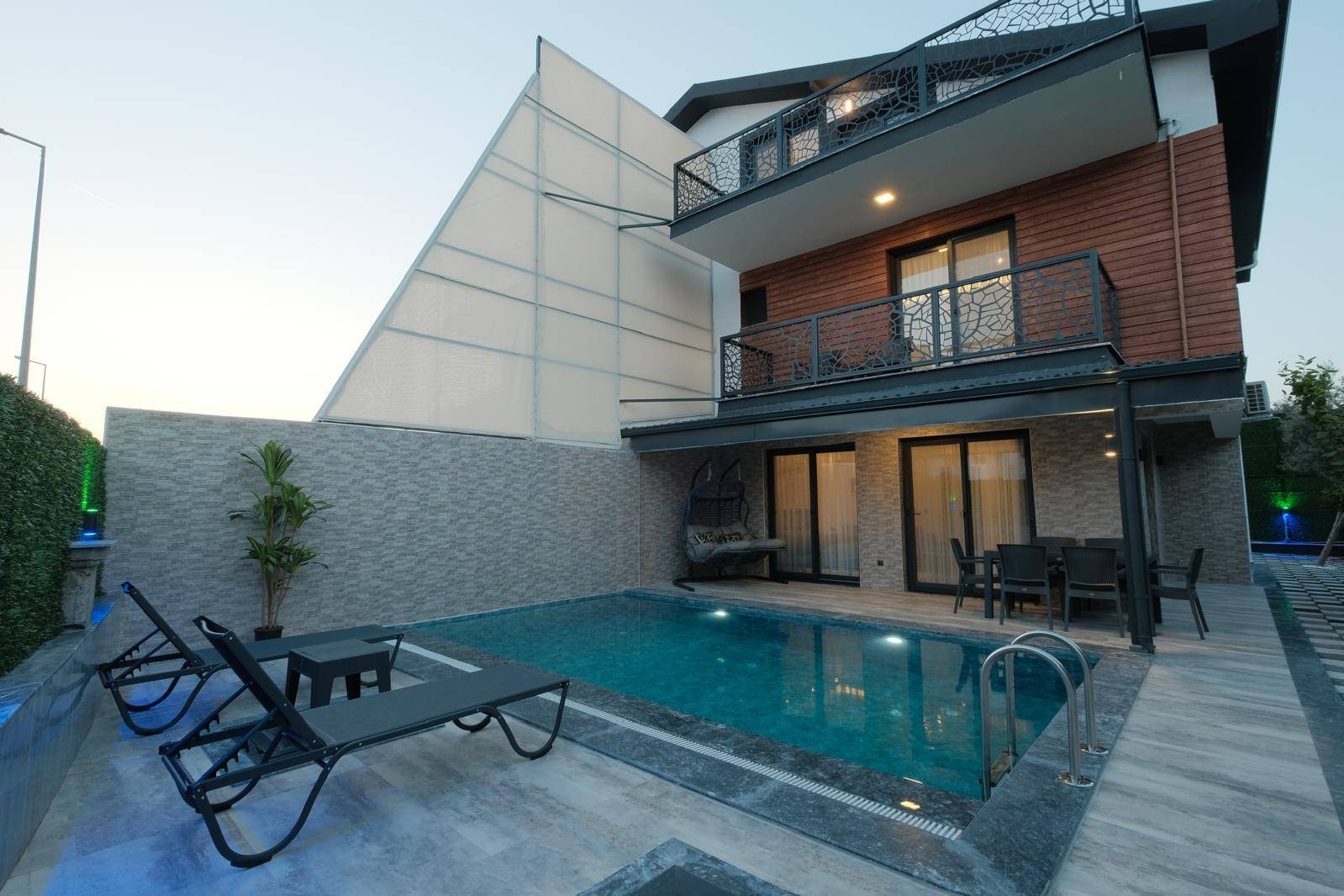 Muğla Fethiye'de Merkezi Konumda, Özel Havuzlu, Konforlu Villa