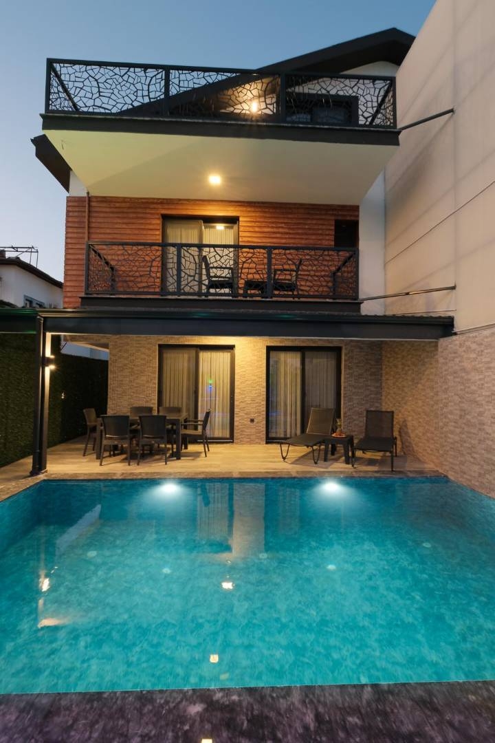 Muğla Fethiye'de Merkeze Yakın, Özel Havuzlu, Şık Villa