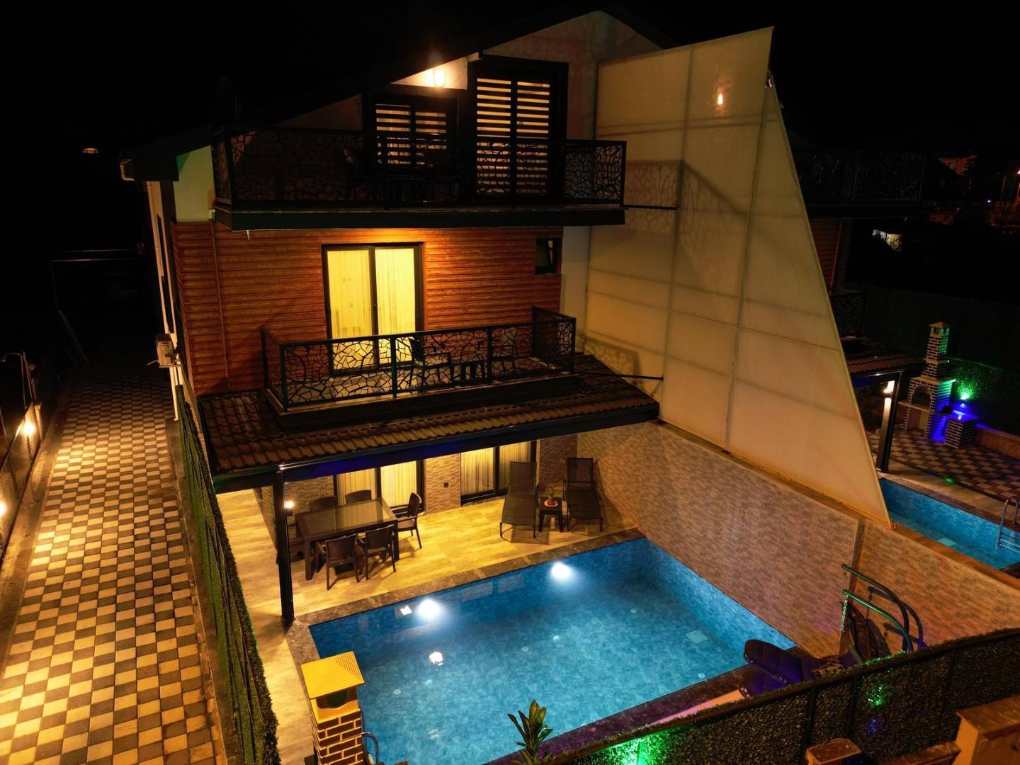 Muğla Fethiye'de Merkeze Yakın, Özel Havuzlu, Şık Villa