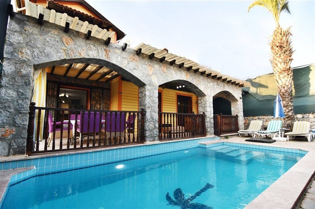 Fethiye Akarca'da Merkezi Konumda, Özel Havuzlu, 8 Kişilik Villa