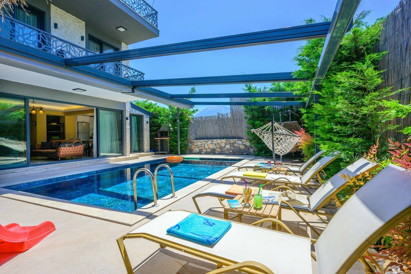 Fethiye Babataşı'nda Elverişli Konumda, Özel Havuzlu, Şık Villa