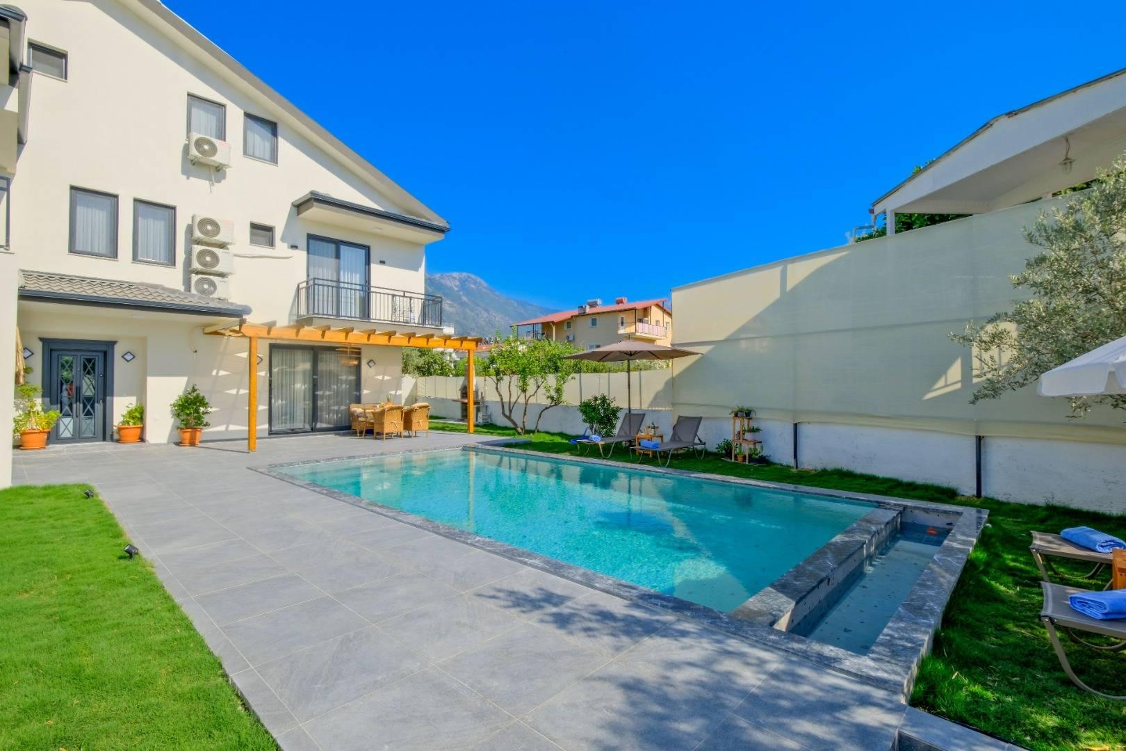 Fethiye Babataşı'nda Nezih Konumda, Özel Havuzlu, 3+1 Villa-41484