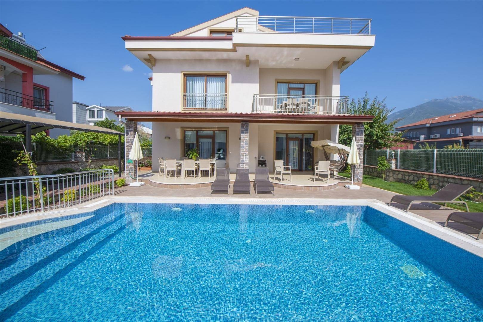 Fethiye Babataşı'nda Yemyeşil Bahçeli, Özel Havuzlu, Konforlu Villa