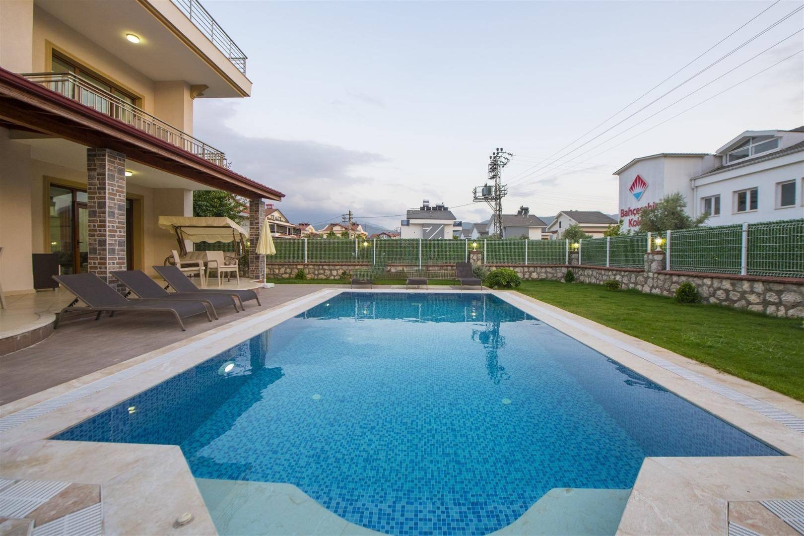 Fethiye Babataşı'nda Yemyeşil Bahçeli, Özel Havuzlu, Konforlu Villa