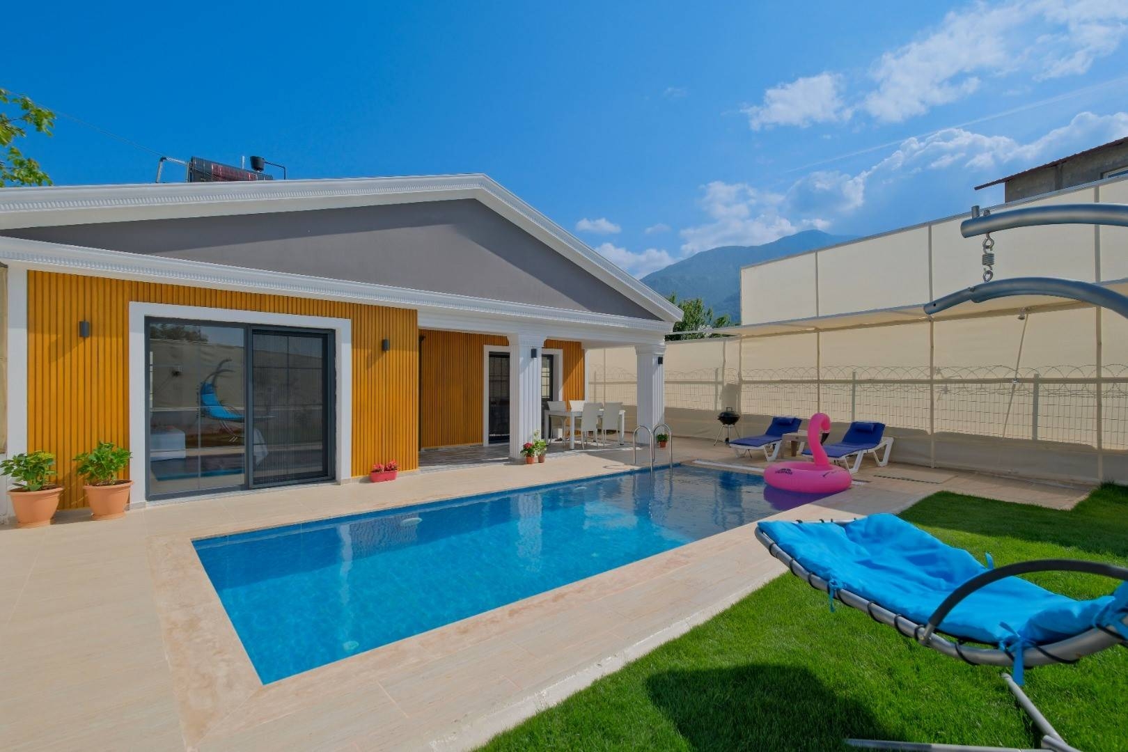 Fethiye Bozyer'de Çekirdek Ailelere Uygun, Özel Havuzlu, Şık Villa