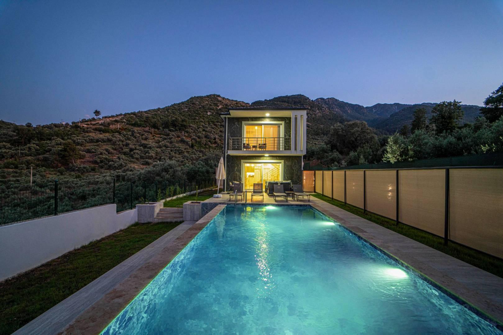 Fethiye Bozyer'de Huzurlu Konumda, Özel Havuzlu, Şık Villa-42596