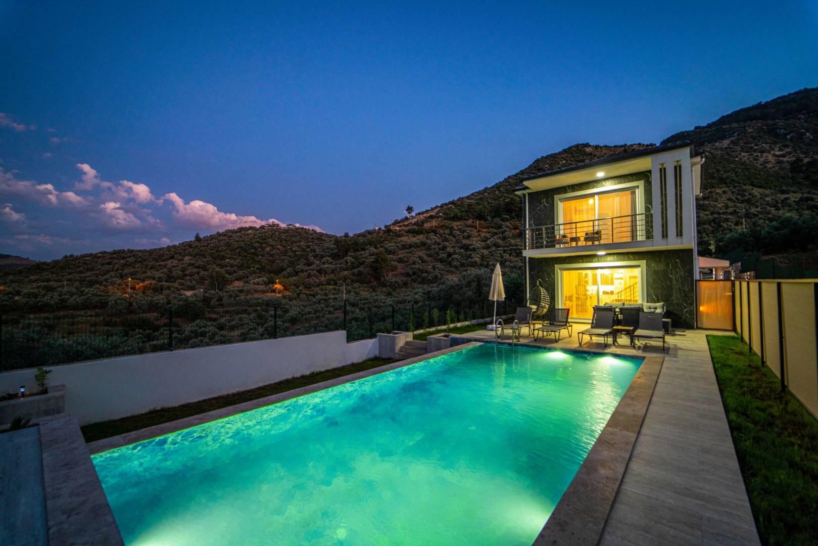 Fethiye Bozyer'de Huzurlu Konumda, Özel Havuzlu, Şık Villa-42596