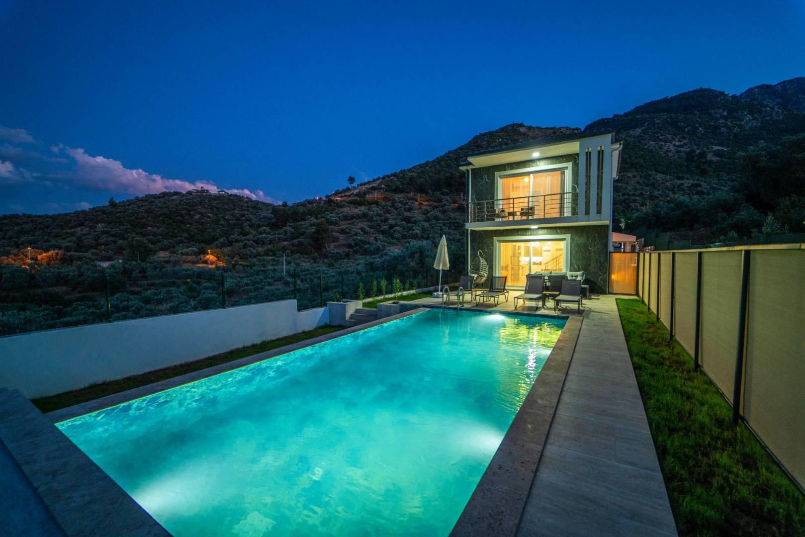 Fethiye Bozyer'de Huzurlu Konumda, Özel Havuzlu, Şık Villa-42596