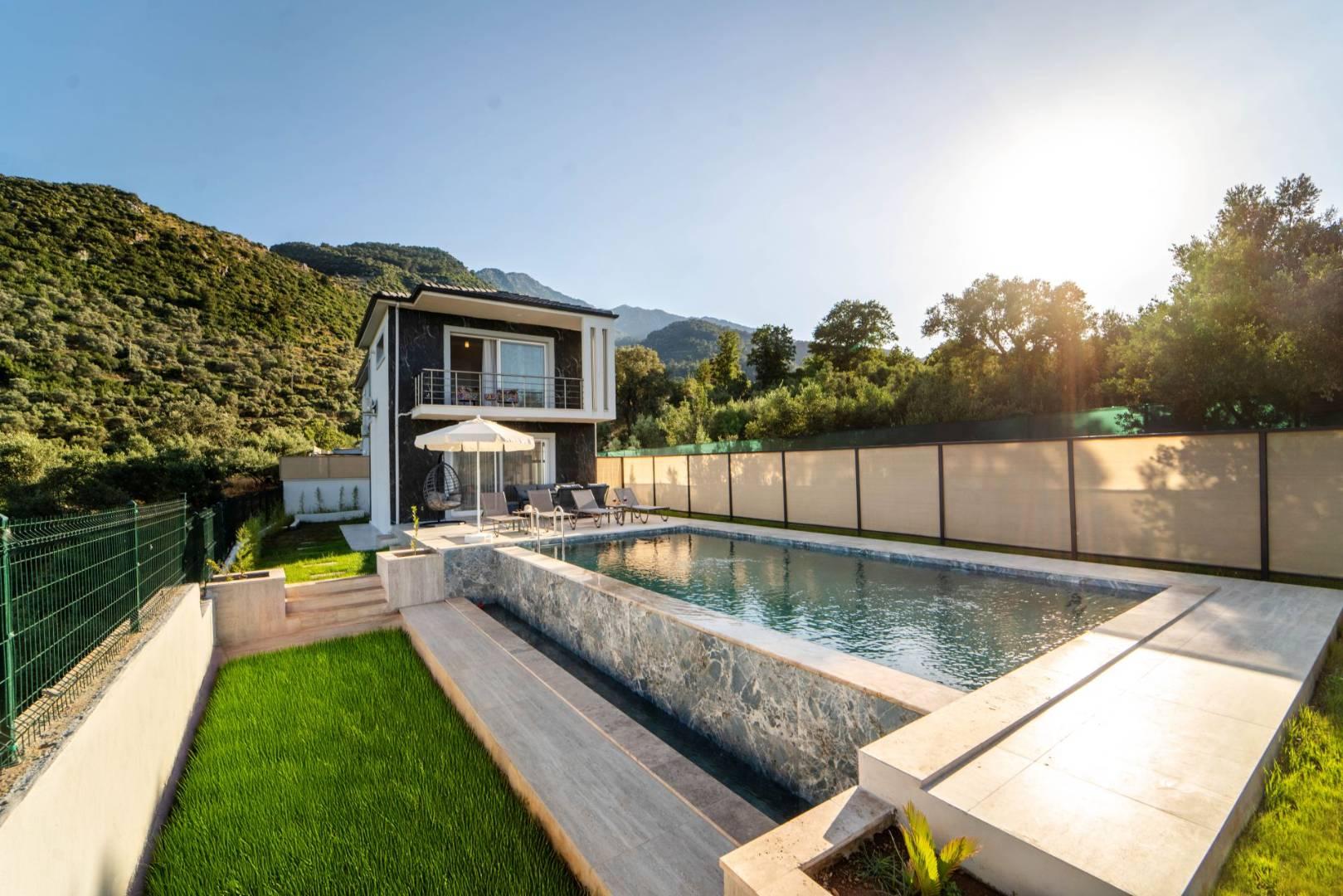 Fethiye Bozyer'de Huzurlu Konumda, Özel Havuzlu, Şık Villa-42596