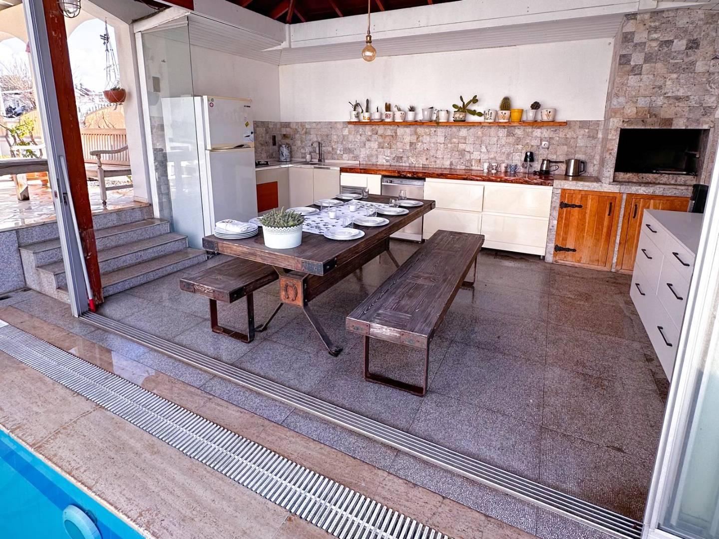 Fethiye Akarca'da Merkezi Konumda, Özel Havuzlu, Verandalı Villa-43270