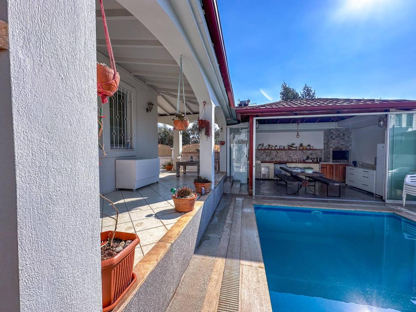 Fethiye Akarca'da Merkezi Konumda, Özel Havuzlu, Verandalı Villa-43270