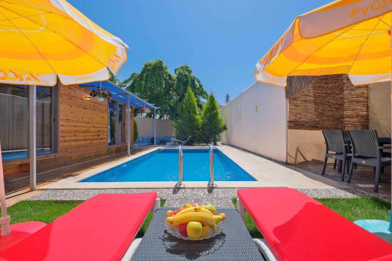 Fethiye Karagedik'te Ahşap Tasarımlı, Özel Havuzlu, 1+1 Villa