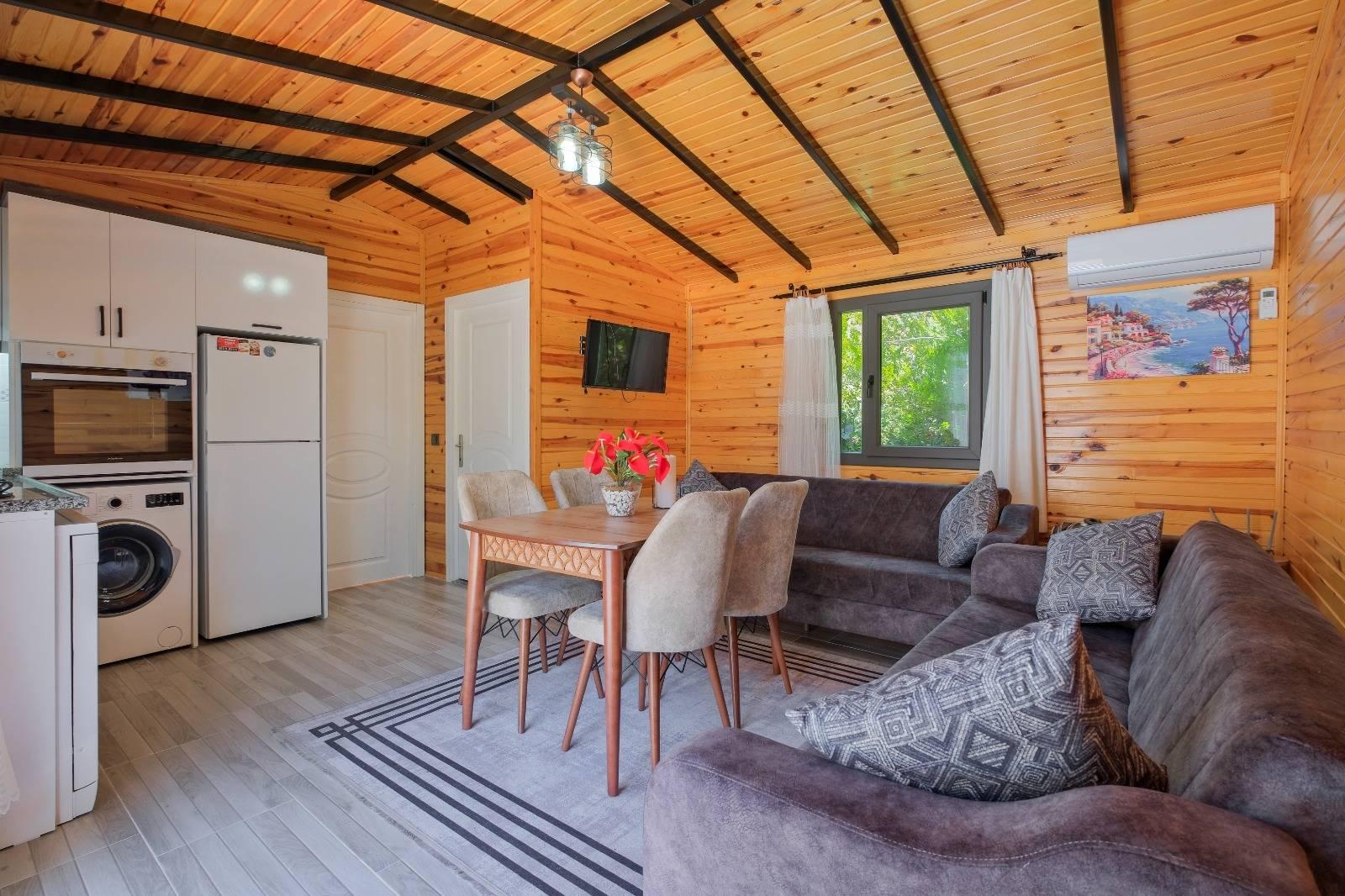 Fethiye Karagedik'te Ahşap Tasarımlı, Özel Havuzlu, 1+1 Villa-43255